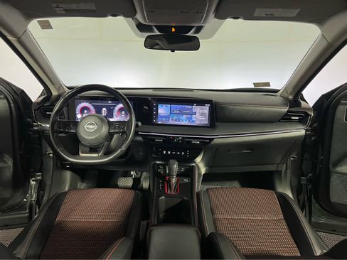 Certified 2025 Nissan Kicks SR image 9