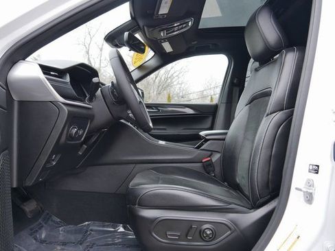 Used 2023 Jeep Grand Cherokee Altitude image 12