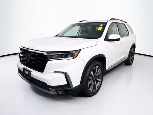 Used 2023 Honda Pilot Touring image 3