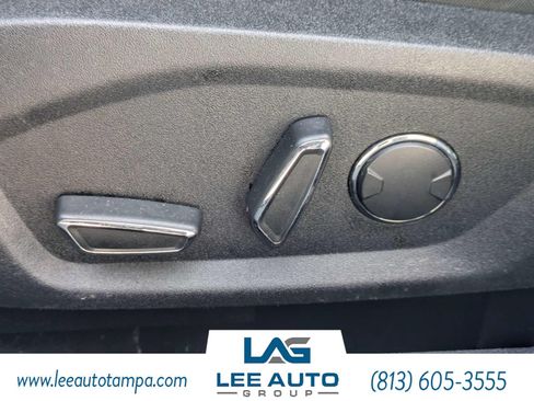 Used 2018 Ford Fusion SE w/ Fusion SE Technology Package FWD image 19