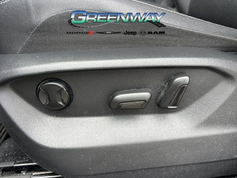 Used 2019 Volkswagen Tiguan SE image 13