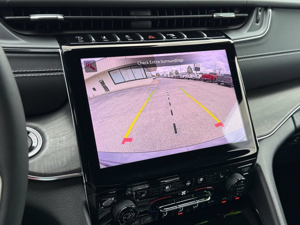Certified 2023 Jeep Grand Cherokee Overland w/ Luxury Tech Group IV AWD/4WD image 16