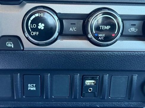 Used 2018 Toyota Tacoma SR5 image 26