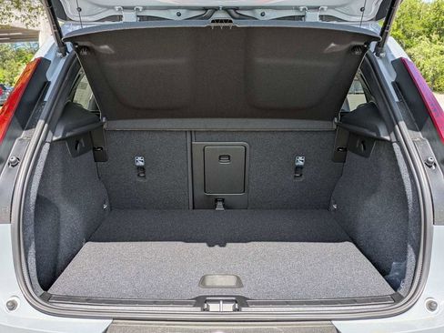 New 2026 Volvo XC40 B4 Core w/ Climate Package FWD image 13