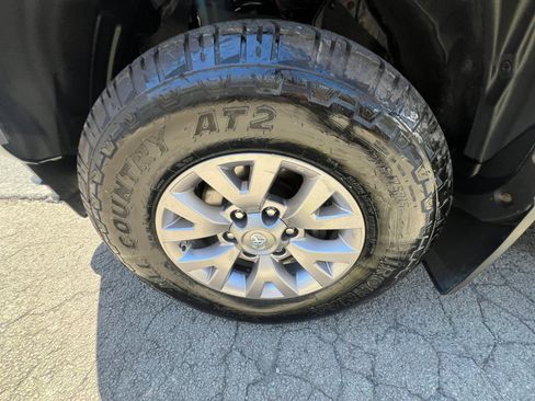 Used 2018 Toyota Tacoma SR5 AWD/4WD image 28