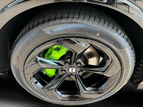 New 2025 Bentley Bentayga V8 image 35