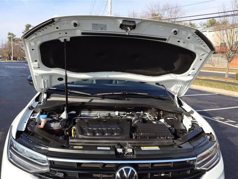 Used 2023 Volkswagen Tiguan SE R-Line image 10