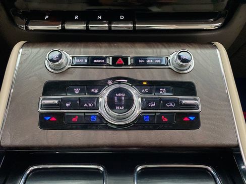 Used 2021 Lincoln Aviator Reserve w/ Equipment Group 202A AWD/4WD image 22