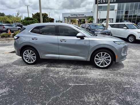 Used 2025 Buick Envision Avenir AWD/4WD image 3