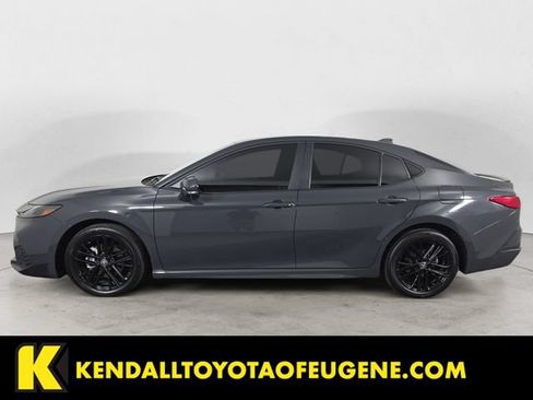 Used 2025 Toyota Camry SE AWD/4WD image 8