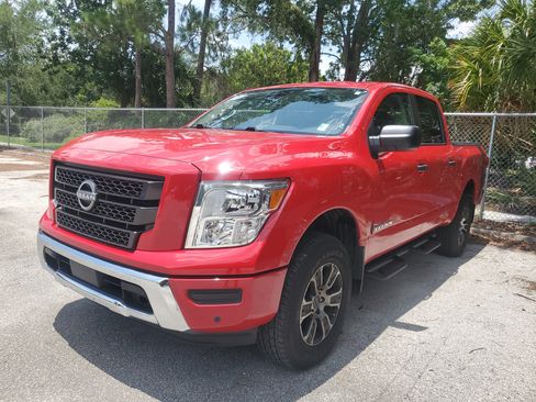 Used 2024 Nissan Titan SV w/ SV Convenience Package RWD image 3