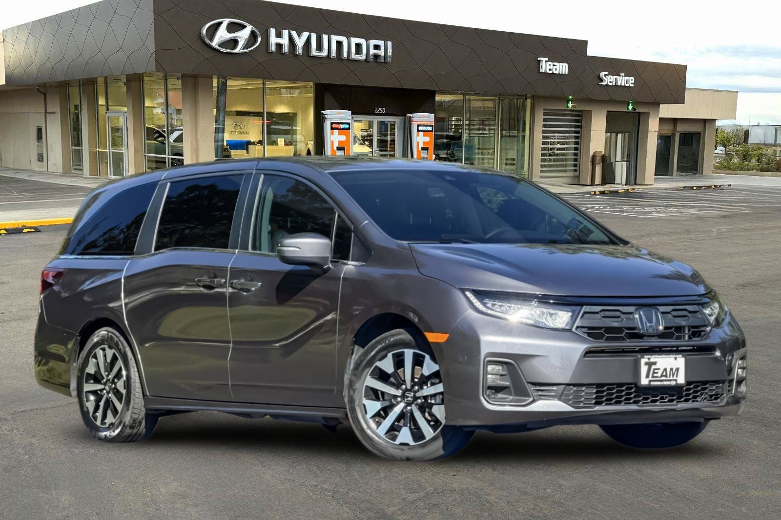 Used 2025 Honda Odyssey EX-L image 2