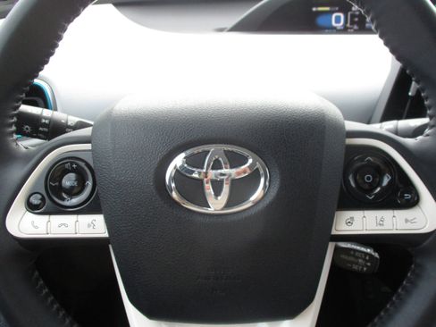Used 2018 Toyota Prius Prime Advanced w/ Carpet Mat Package FWD image 10