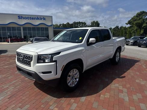 Used 2022 Nissan Frontier SV RWD image 1