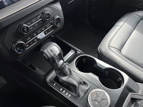 Used 2025 Ford Bronco Outer Banks image 19