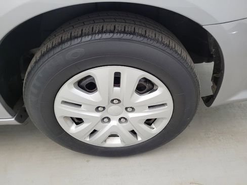 Used 2018 Dodge Grand Caravan SE FWD image 31