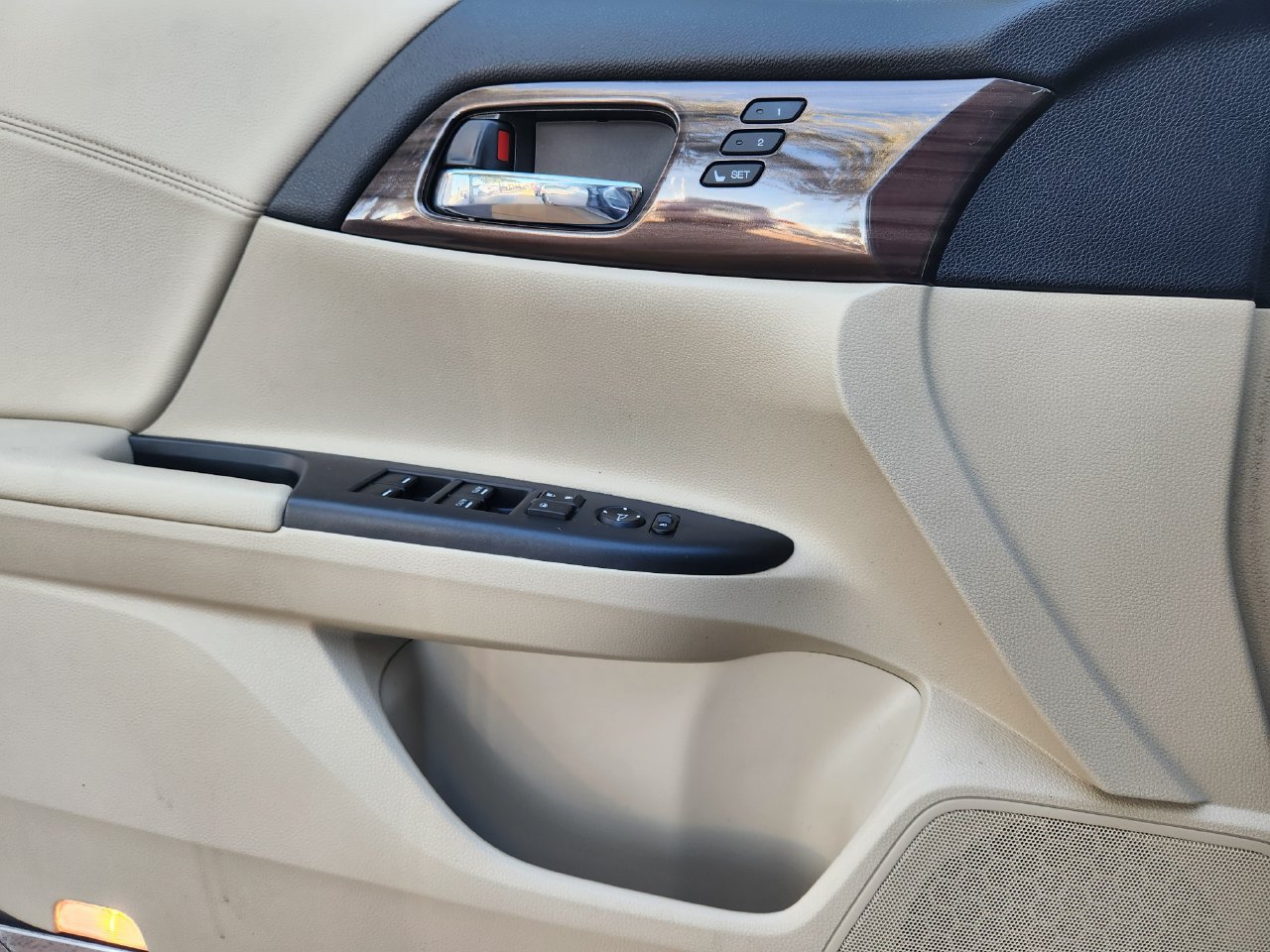 Used 2017 Honda Accord EX-L image 22
