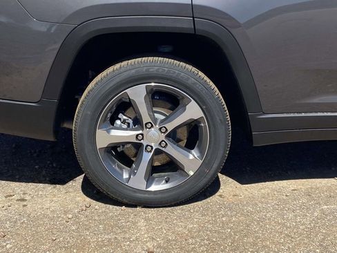New 2026 Jeep Grand Cherokee L Limited w/ Luxury Tech Group II RWD image 32