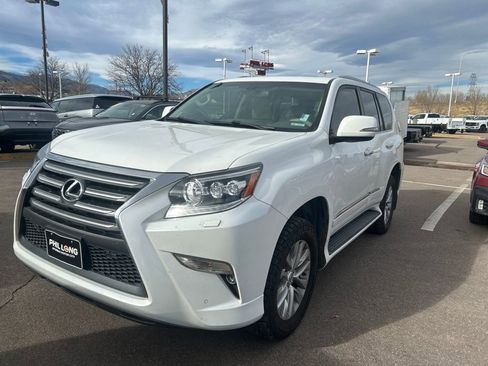 Used 2019 Lexus GX 460 image 2