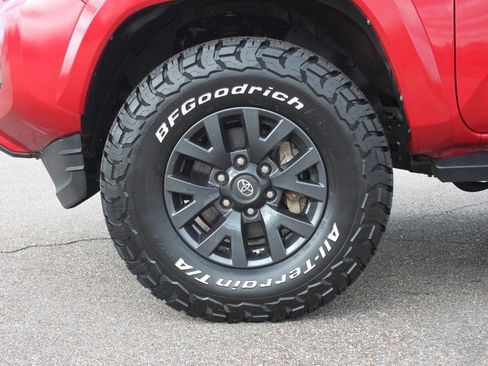 Used 2023 Toyota Tacoma SR5 w/ Technology Package image 4