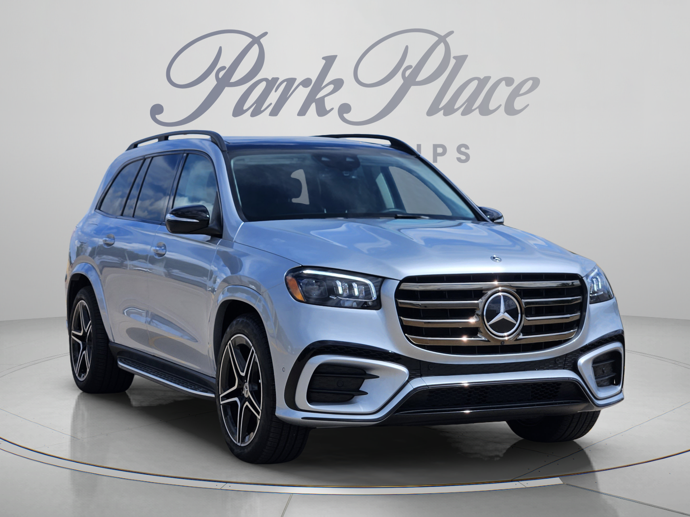Used 2026 Mercedes-Benz GLS 450 4MATIC w/ AMG Line Exterior image 4