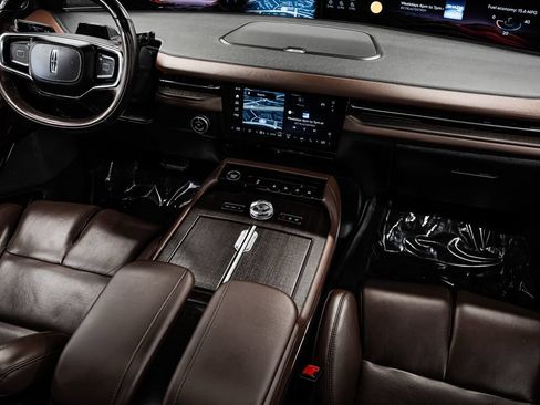 Used 2025 Lincoln Navigator Reserve AWD/4WD image 30