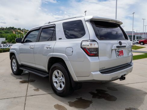 Used 2016 Toyota 4Runner SR5 AWD/4WD image 6