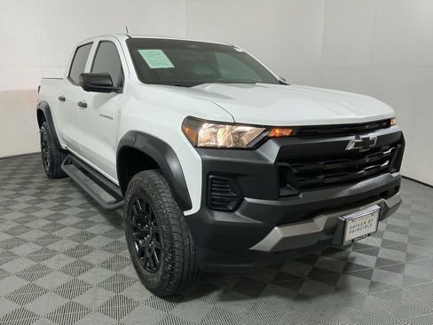 Used 2024 Chevrolet Colorado Trail Boss w/ Technology Package AWD/4WD image 4