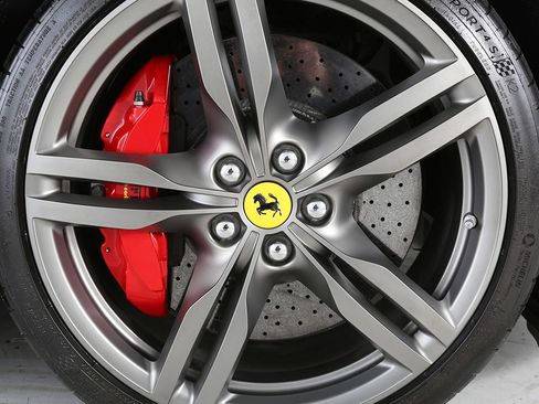 Used 2019 Ferrari Portofino RWD image 13