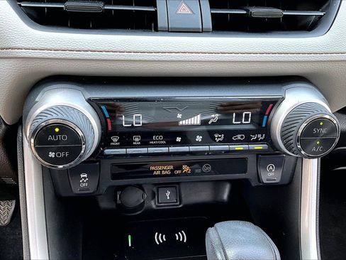 Used 2022 Toyota RAV4 XLE FWD image 25