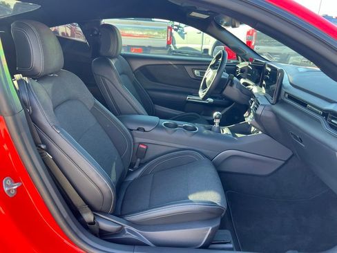 Used 2025 Ford Mustang GT RWD image 15