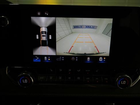 Used 2024 Chevrolet Colorado ZR2 w/ Technology Package AWD/4WD image 27