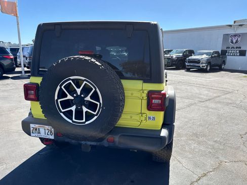 Used 2024 Jeep Wrangler Unlimited Rubicon AWD/4WD image 17