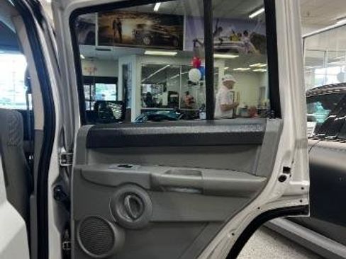 Used 2006 Jeep Commander 4WD image 20