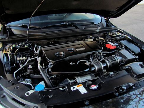 Used 2018 Honda Accord Touring image 34