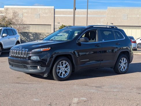 Used 2016 Jeep Cherokee Latitude w/ Cold Weather Group image 2