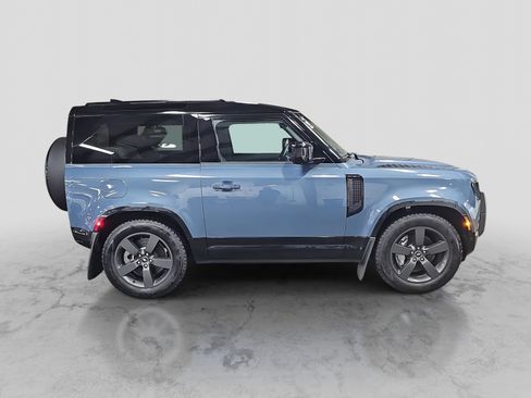 Used 2025 Land Rover Defender 90 X-Dynamic SE image 4