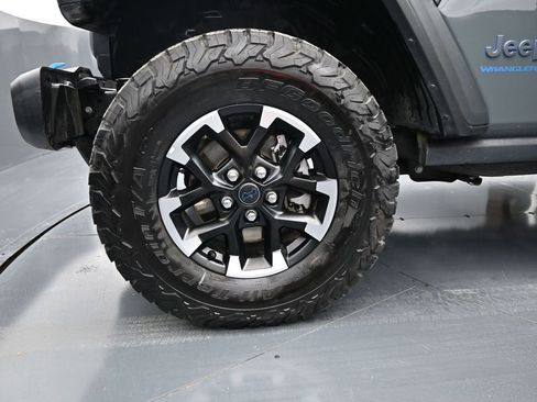 Used 2025 Jeep Wrangler Unlimited Rubicon 4xe w/ Convenience Group AWD/4WD image 29