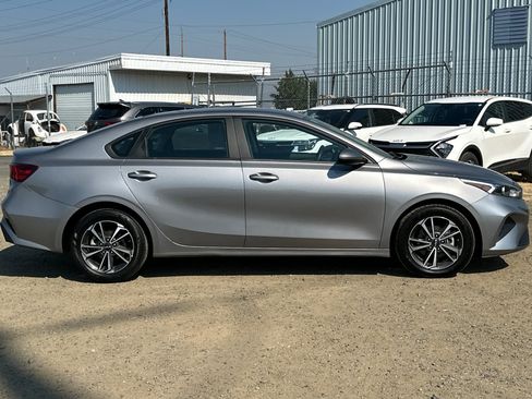 Used 2024 Kia Forte LXS FWD image 3