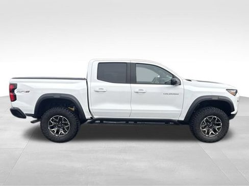 Used 2024 Chevrolet Colorado ZR2 w/ ZR2 Convenience Package III AWD/4WD image 8