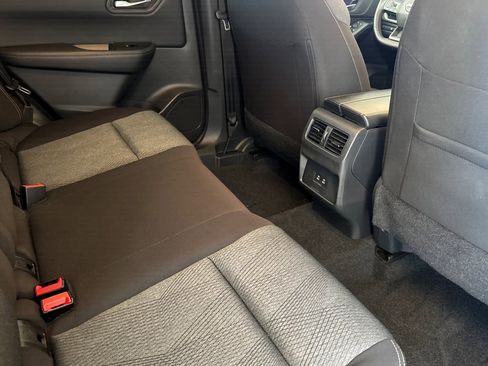 Used 2025 Nissan Rogue SV FWD image 29