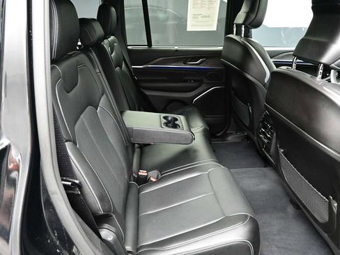 Used 2023 Jeep Grand Cherokee Overland w/ Luxury Tech Group IV AWD/4WD image 44