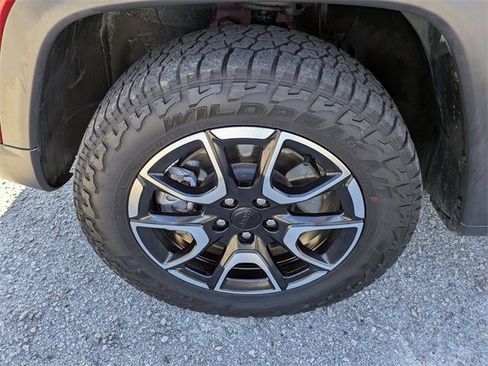 Used 2024 Jeep Compass Trailhawk image 9