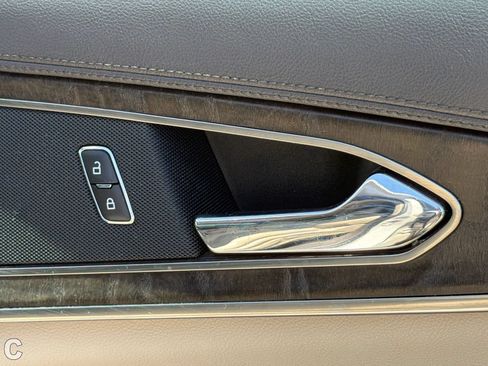 Used 2019 Lincoln Nautilus Select FWD image 16