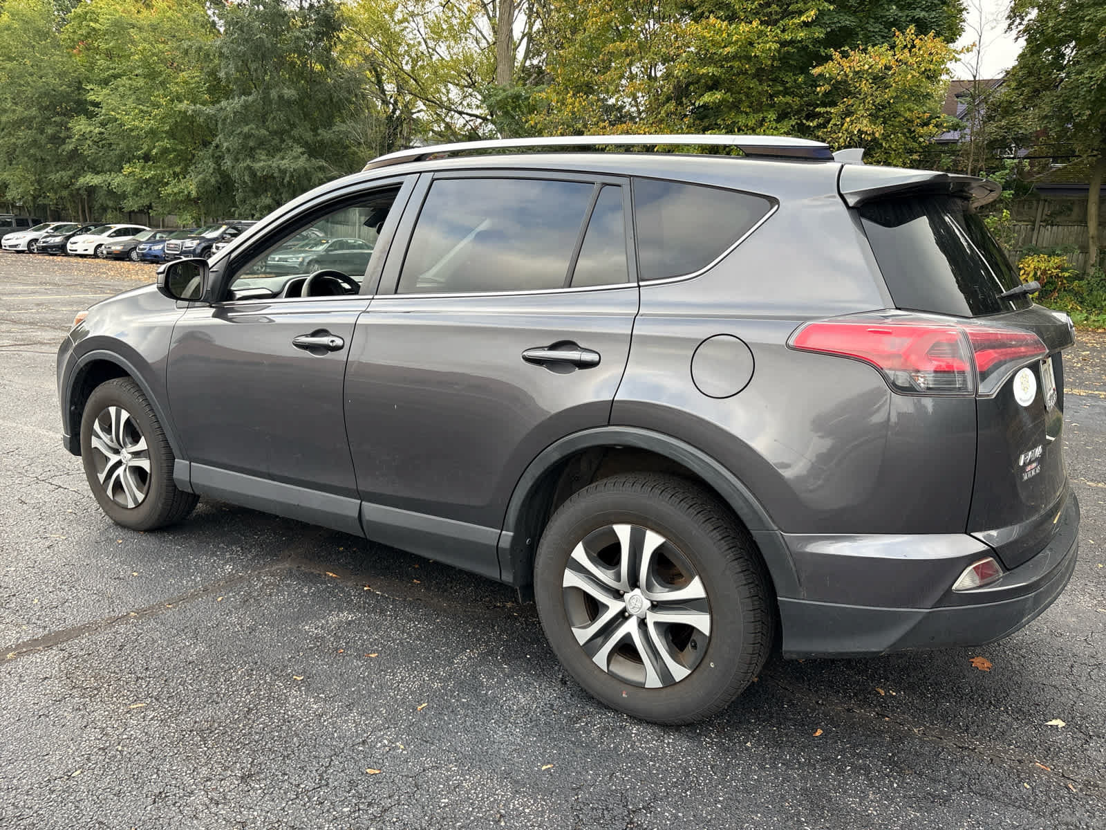 Used 2017 Toyota RAV4 LE AWD/4WD image 4