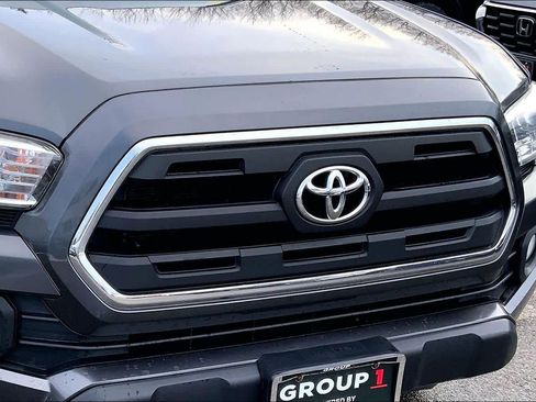 Used 2016 Toyota Tacoma SR5 w/ SR5 Appearance Package (SN) image 32