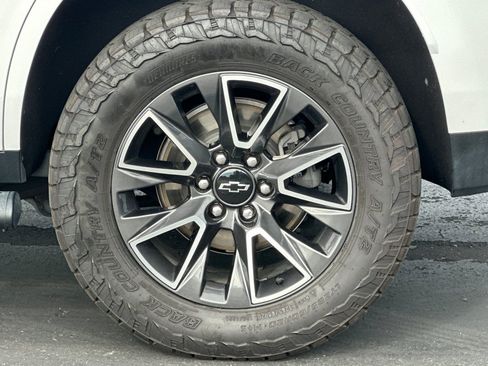 Used 2022 Chevrolet Tahoe Z71 w/ Z71 Off-Road Package AWD/4WD image 45