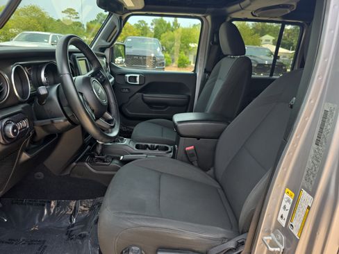 Used 2018 Jeep Wrangler Unlimited Sport S AWD/4WD image 15