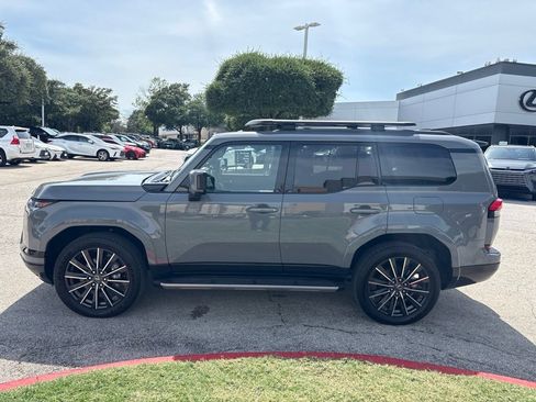 Certified 2025 Lexus GX 550 AWD/4WD image 2