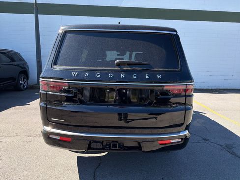 Used 2023 Jeep Wagoneer 4WD image 6